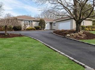 5 Corwin Ct, Dix Hills, NY 11746