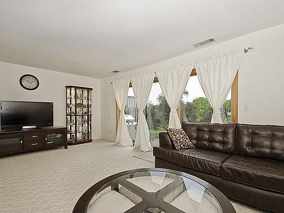 5th image of 781 Watersedge Dr