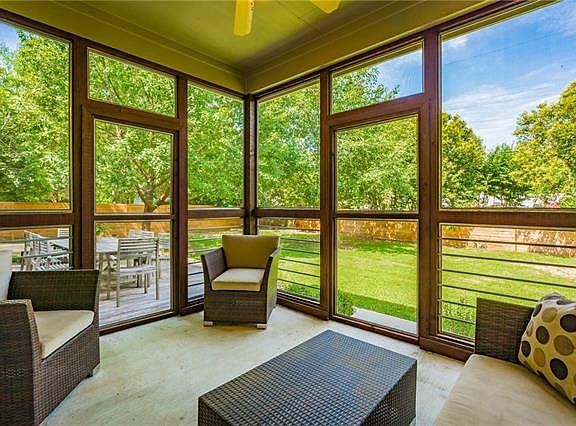 5th image of 5011 W Park Dr