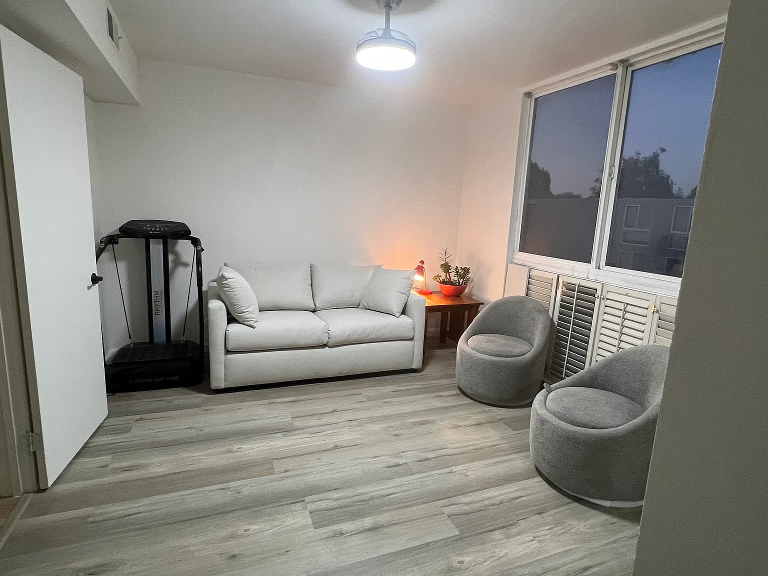 2 bed, 1005 sqft, $3,600 — Photo 3