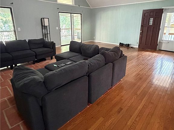4th image of 110 Kenneth Dr