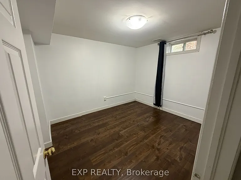 73 Roxborough Rd #LOWER — Photo 17
