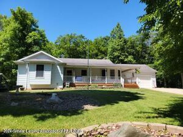 10004 Lakeside Dr, Perrinton, MI 48871