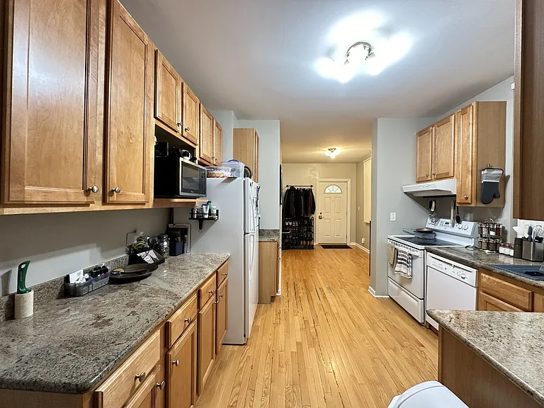 3650 W George St #1 — Photo 2
