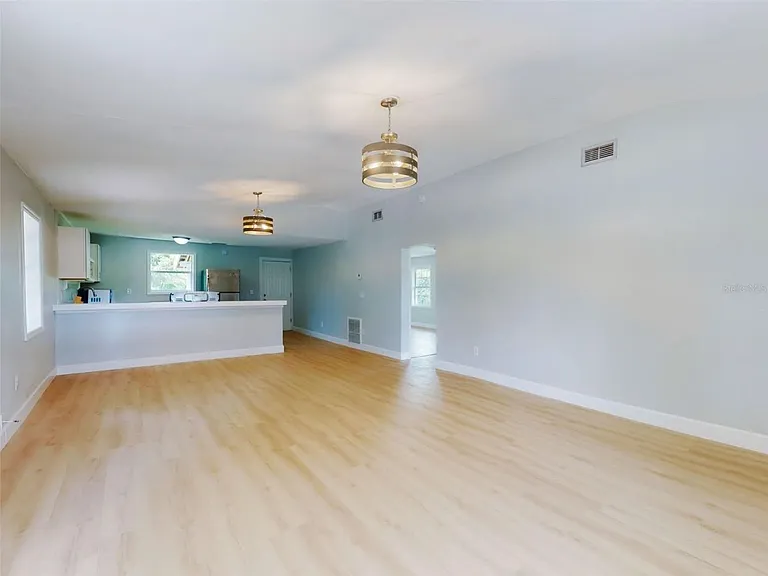1103 Washington St — Photo 3