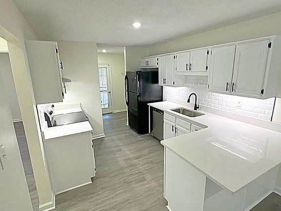 3rd image of 1818 Winship Dr