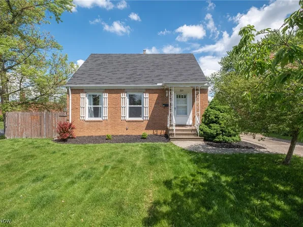 225 Longfellow St, Elyria, OH 44035