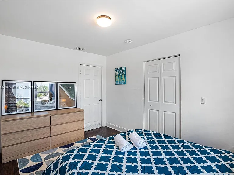 1428 SW 11th Ter — Photo 33
