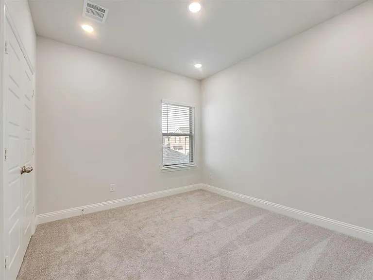7009 Sunset Blvd — Photo 25