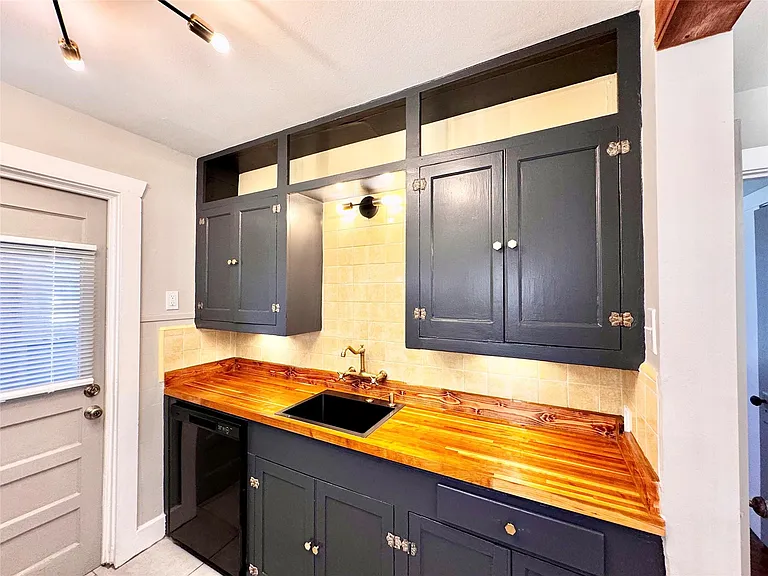 1018 Dunbar St — Photo 16