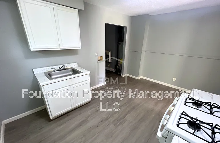 2317 E Warren St — Photo 5