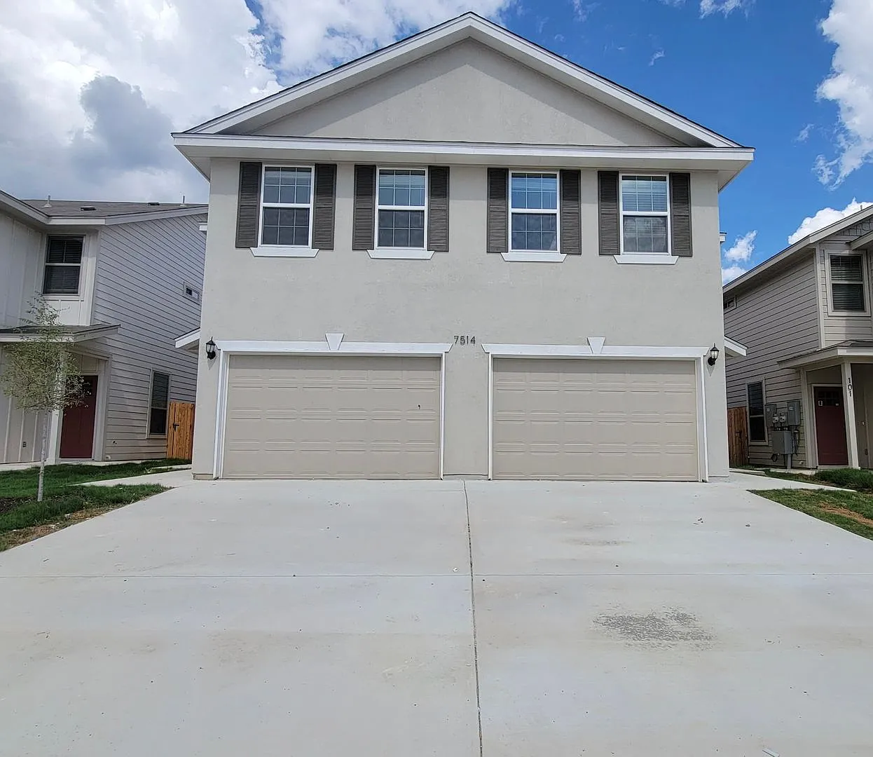 No Carpet! Gated 3 Bedroom Townhome — Photo 1