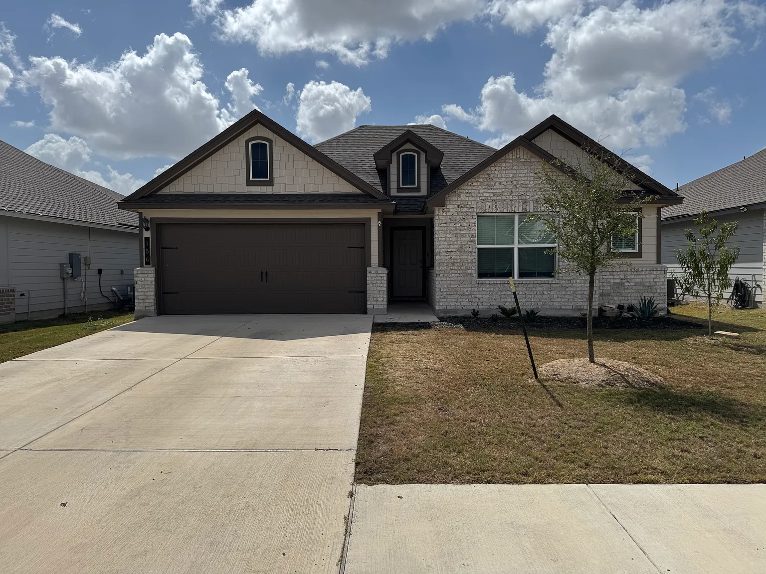 3 bed, 1415 sqft, $1,845 — Photo 1