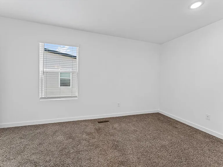 941 Ventnor Ave — Photo 15
