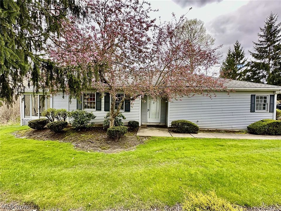 1st image of 292 S Oval Dr