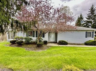 292 S Oval Dr, Chardon, OH 44024