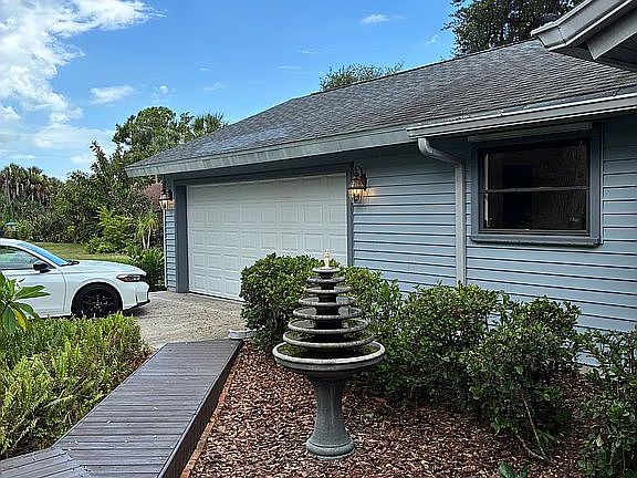 3rd image of 881 Pinto Cir