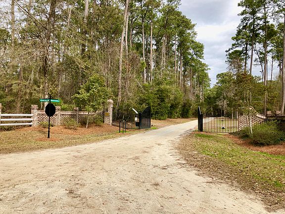 4th image of Chaplin Garden Ln