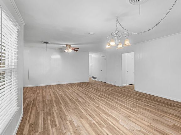 3rd image of 3171 Margaret St