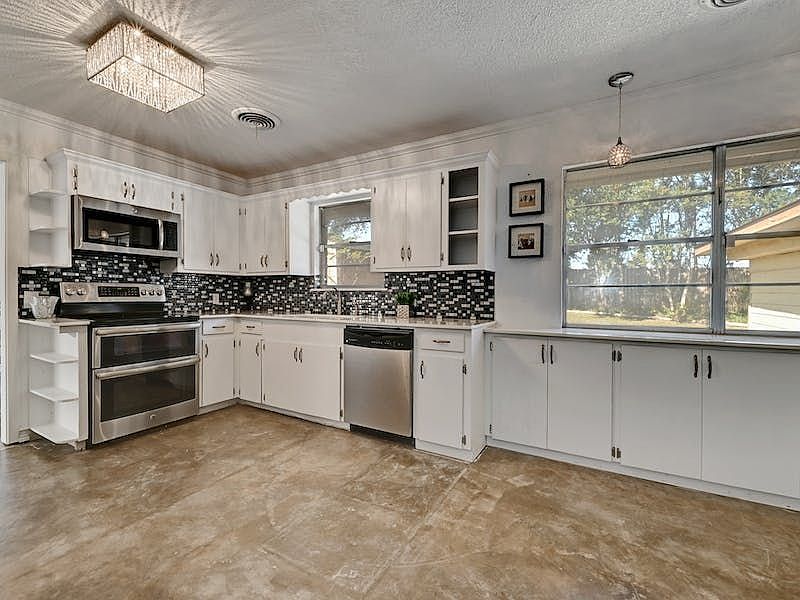 2nd image of 1802 Temple Dr