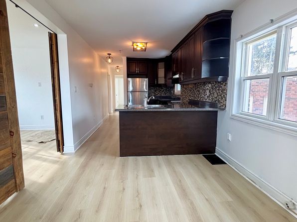 1554 Main St E #1, Hamilton, ON L8K 1E6