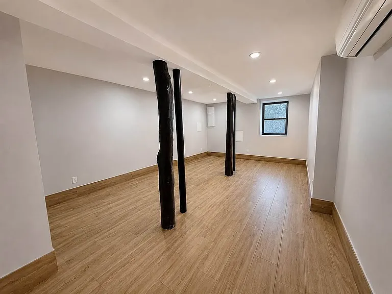 240 Montrose Ave #1R — Photo 10