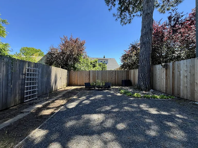 610 NE 79th Ave — Photo 32