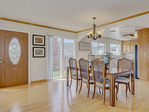 5th image of 3036 Fleetwood Dr
