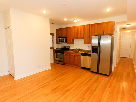 4th image of 3005 W Gunnison St APT 1W