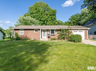 810 42nd St, Moline, IL 61265