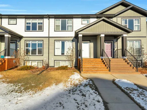 22 S Latoria Ct, Red Deer County, AB T4E 3B8