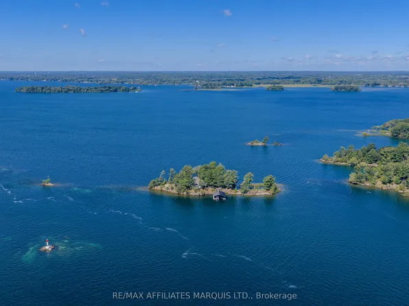 1 Island Ln #49, Leeds And The Thousand Islands, ON K0E 1B0