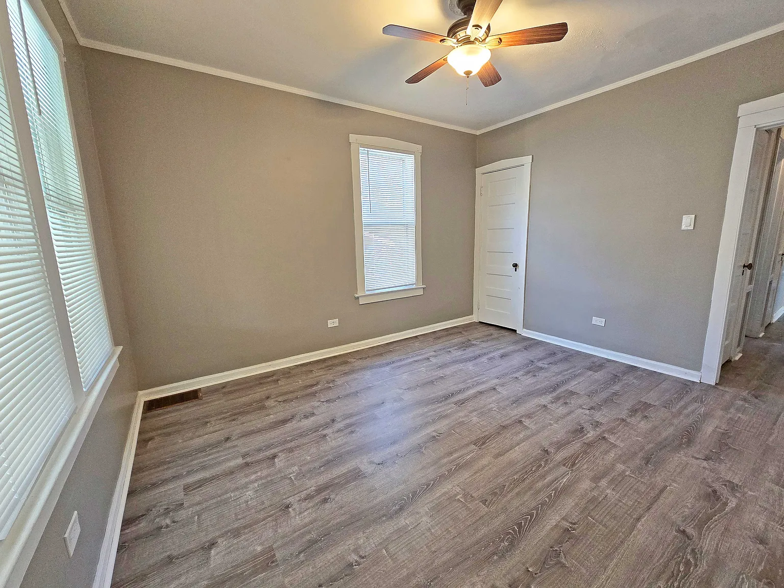2 bed, 1100 sqft, $2,300 — Photo 3
