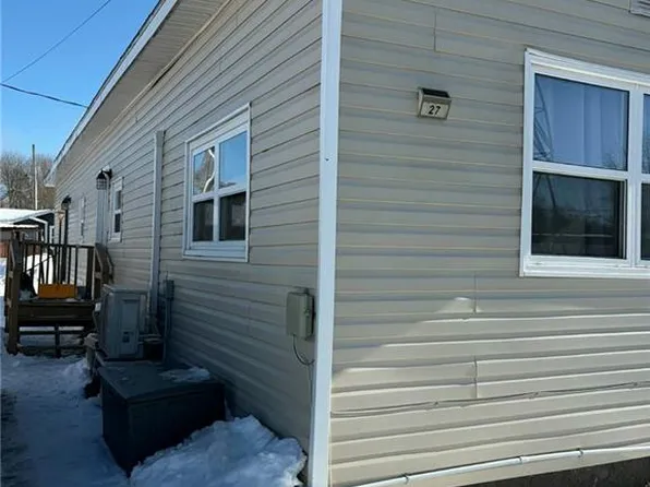 27 Daisy St, Saint John, NB E2M 5M8