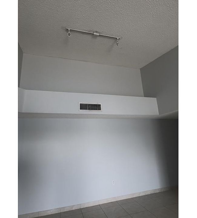 1st image of 5045 Wiles Rd #10