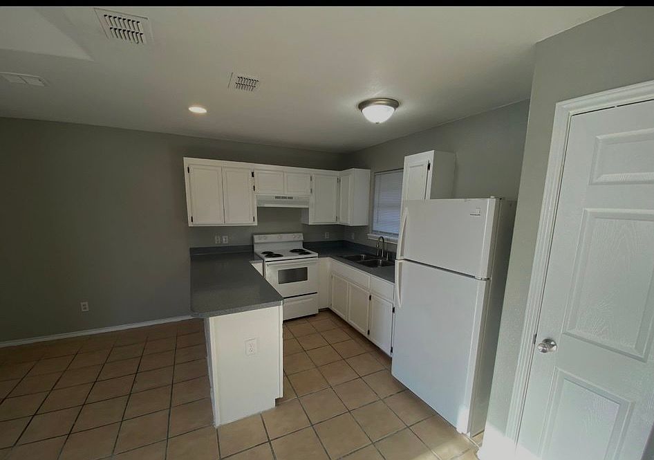 1st image of 2405 Hibiscus Ave #16976091