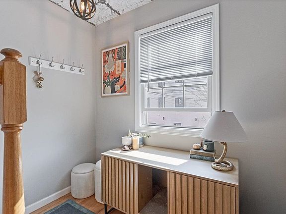 4th image of 221 Sherman Ave #2