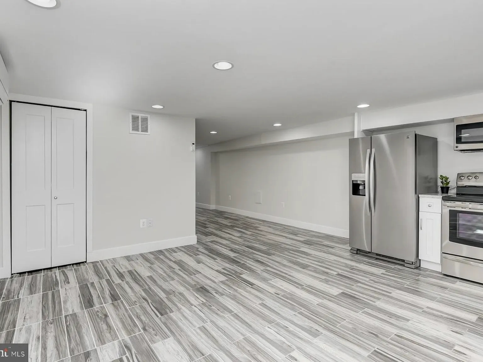 1 bed, 708 sqft, $2,149 — Photo 3