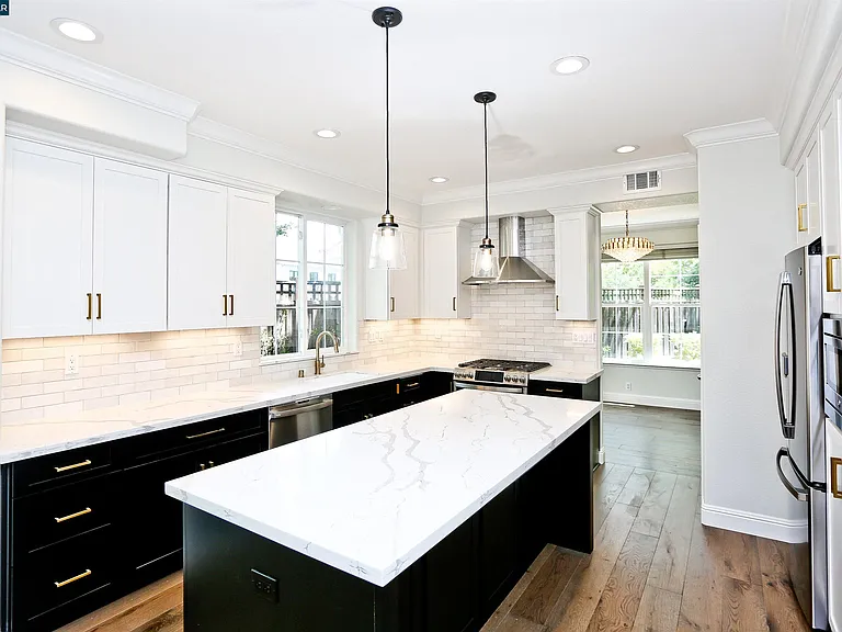 1079 River Rock Ln — Photo 3