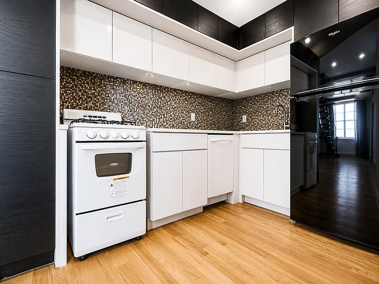 846 Monroe St #4B — Photo 6