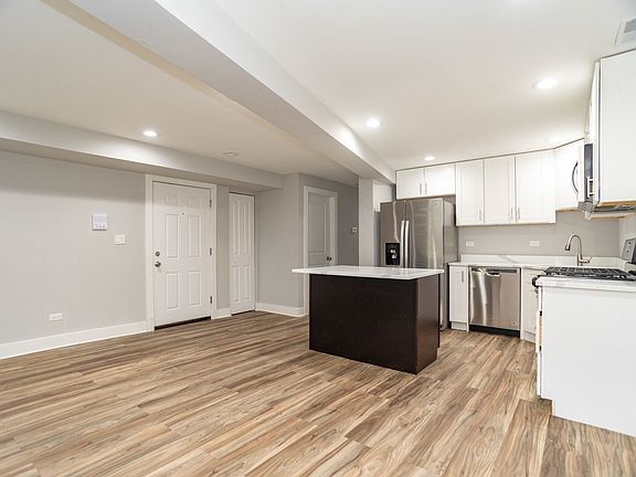 5th image of 4906 N Rockwell St #G