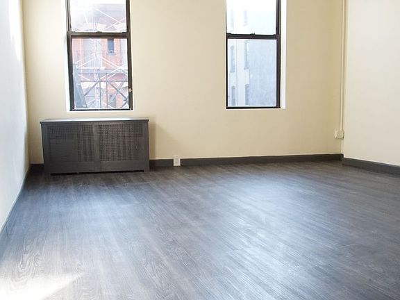 2nd image of 27 Prince St APT 8