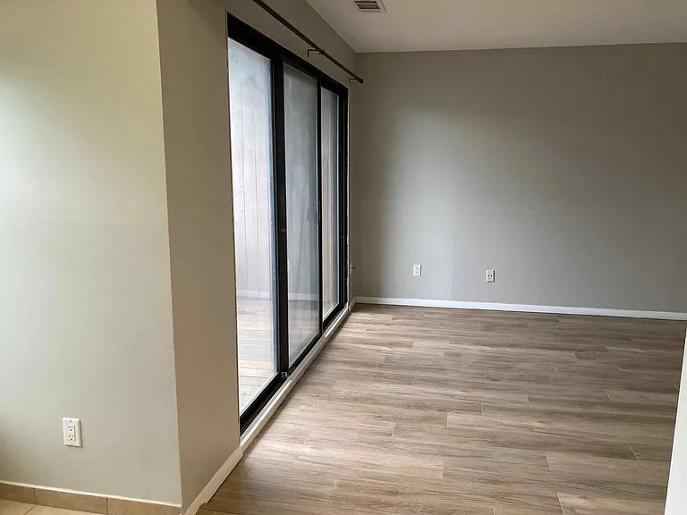 48 Shrewsbury Green Dr #E — Photo 23