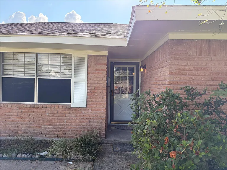 4809 College Park Dr — Photo 2