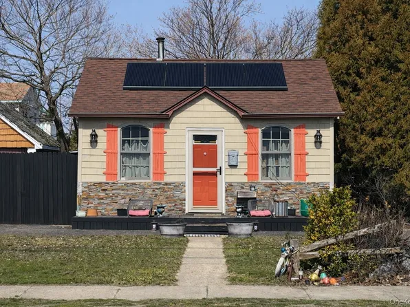 23 Dewey Place, Lindenhurst, NY 11757