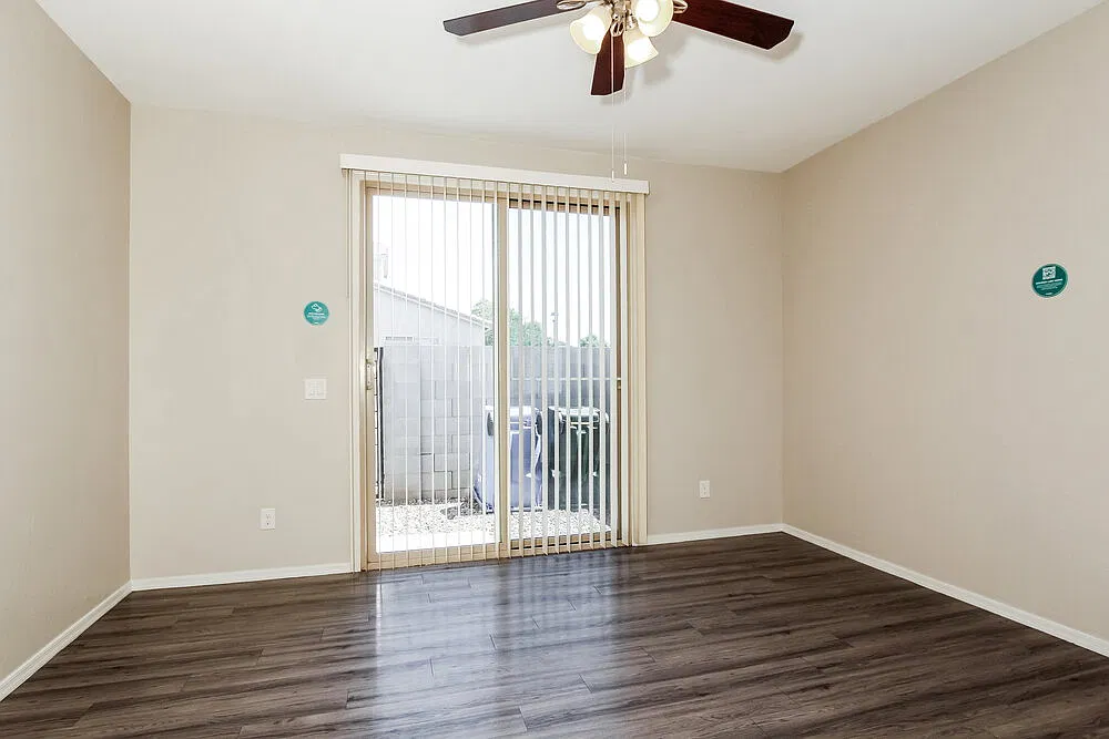 3 bed, 2.5 bath, 1411 sqft, $1,955 — Photo 4