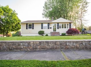 17 Wedgewood Rd, Worcester, MA 01602