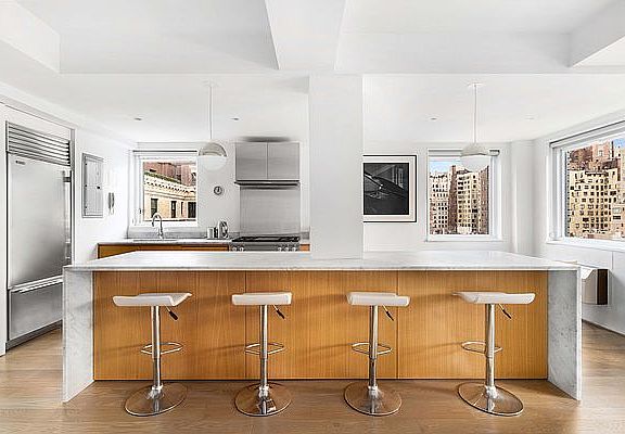 5th image of 20 E 68th St APT 14C