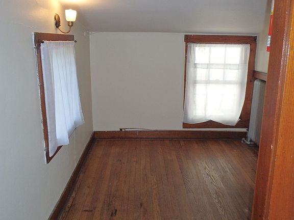 4th image of 412 W Foster Ave