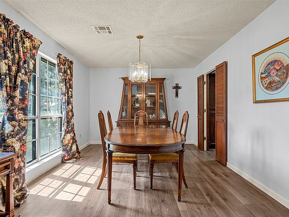2nd image of 517 Topeka Dr
